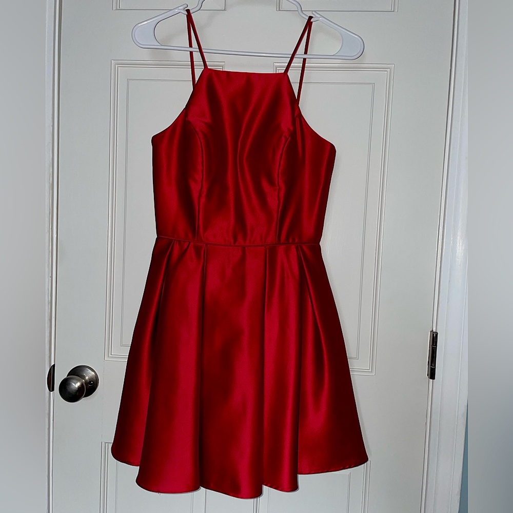 Betsy & Adam Short Prom Dress - Size 2 in Candy Apple Red